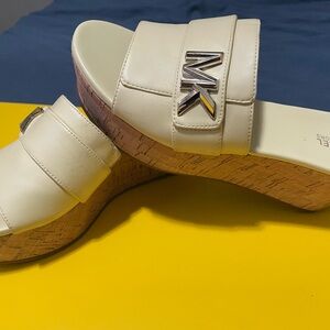 💛 MICHAEL KORS- PLATFORM WEDGES 💛